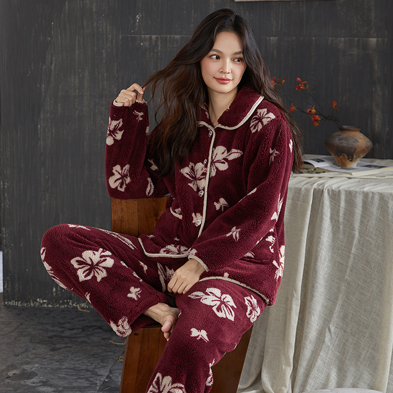 秋冬女款翻领蝴蝶花酒红女冬加厚珊瑚绒可外穿保暖家居服套装睡衣