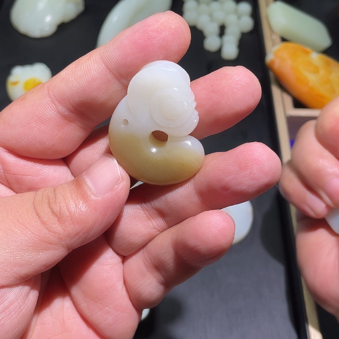 和田玉未镶嵌颈饰