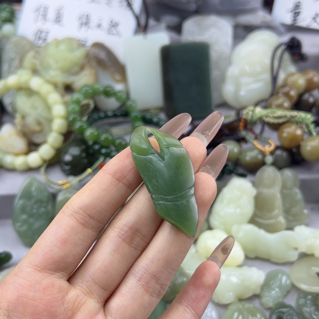 和田玉未镶嵌颈饰