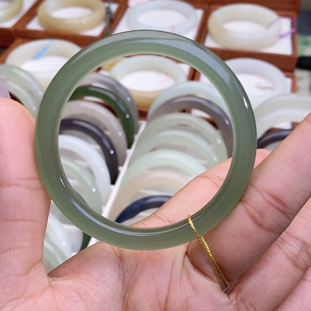 和田玉手镯未镶嵌52