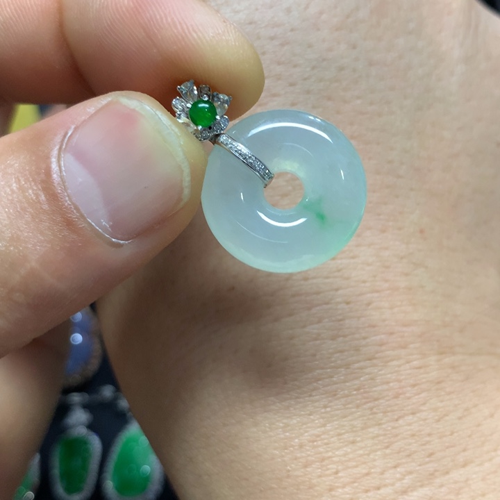 【闪购商品】翡翠18K金镶嵌颈饰吊坠