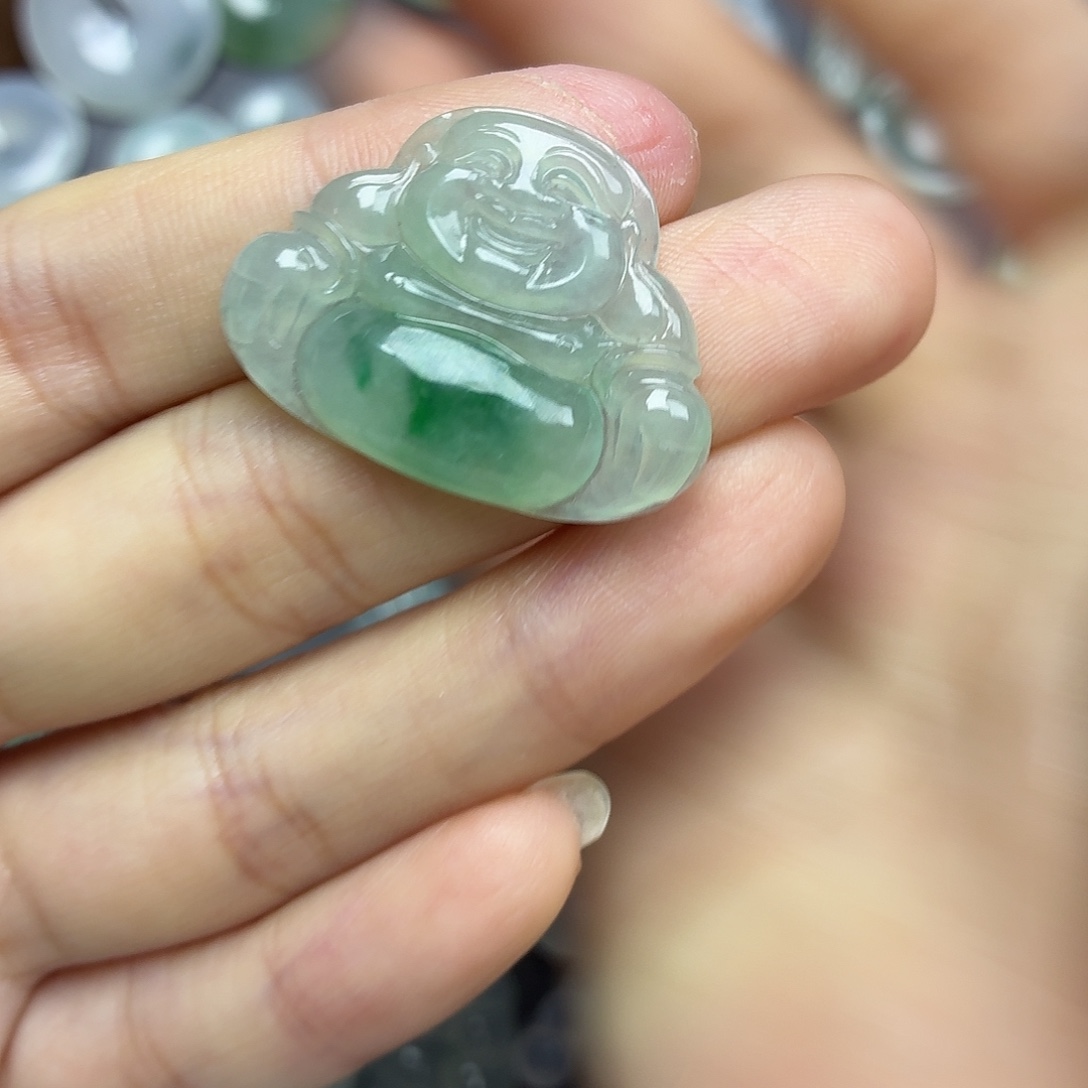 翡翠未镶嵌颈饰飘绿佛