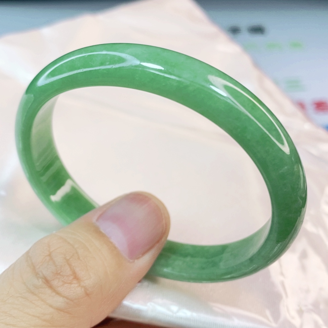 翡翠手镯未镶嵌53圈口贵妃