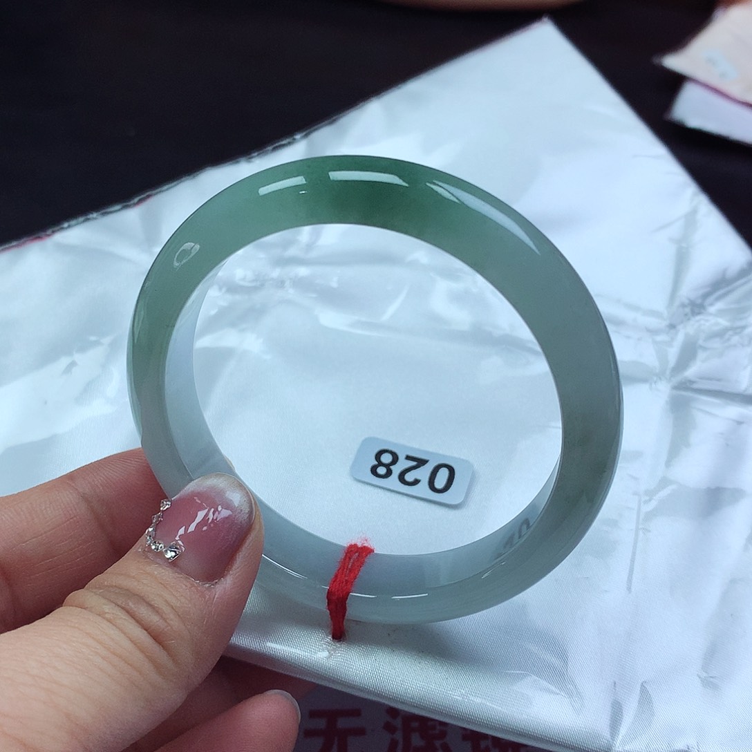 翡翠手镯未镶嵌55圈口