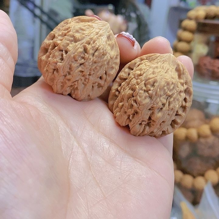 【闪购商品】文玩核桃把件37平谷绣球尖黄