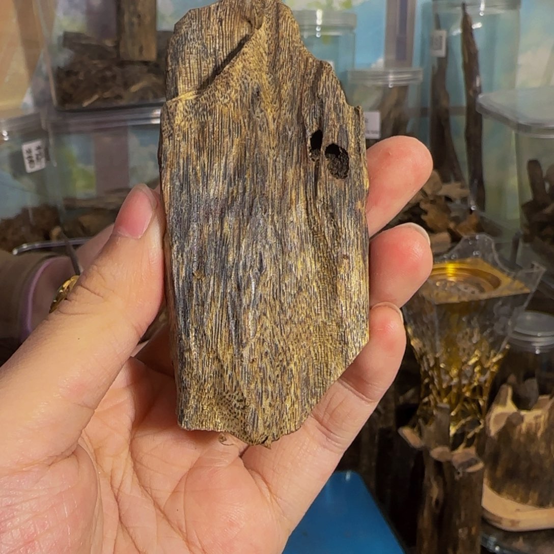 沉香碎屑沉香19克陆河85