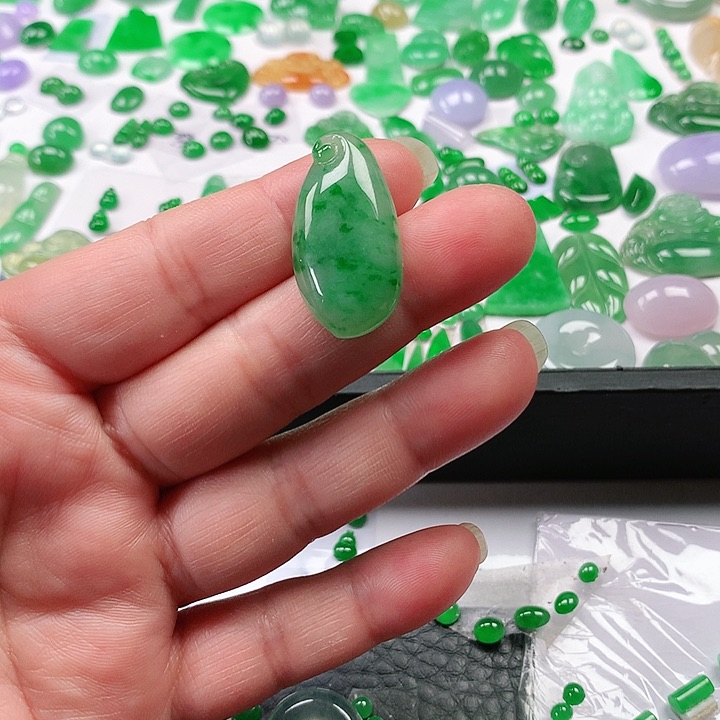 翡翠颈饰未镶嵌翡翠