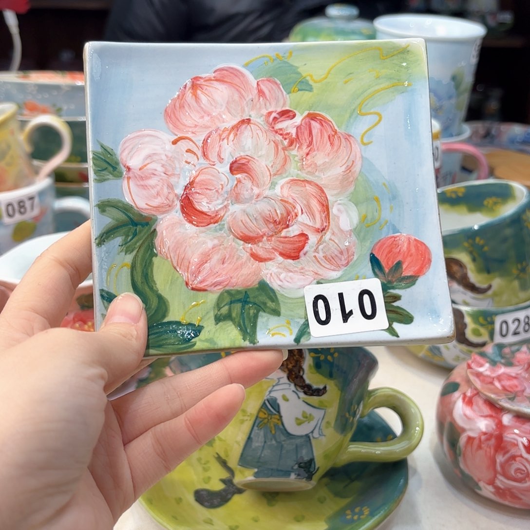 瓷片兔兔好可爱呀