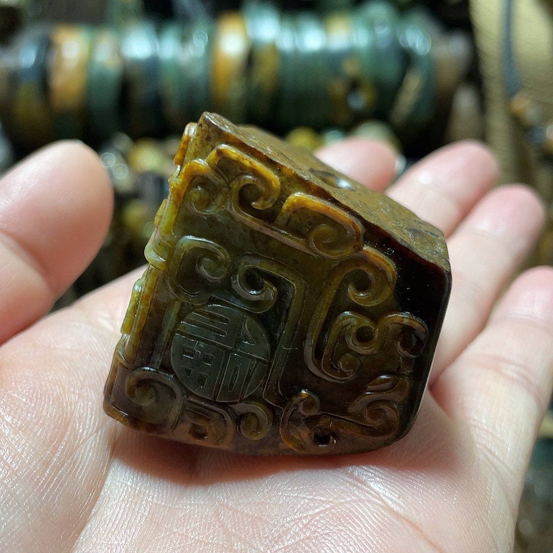 岫岩河磨玉（透闪石质玉）挂件未镶嵌