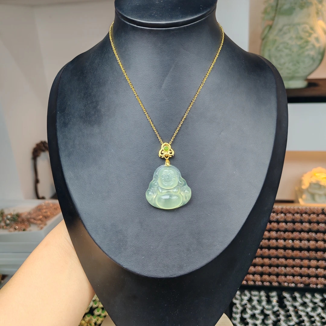 30-岫玉上品精美葡萄肉佛公挂件