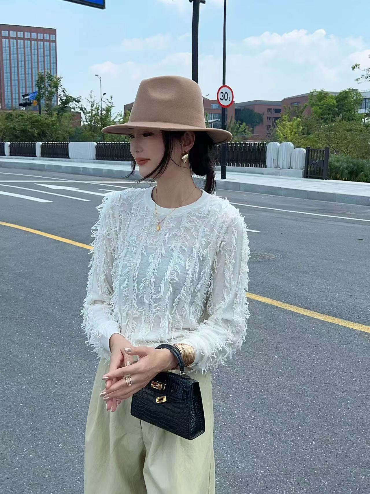 秋冬时尚针织打底衫女超细羊毛重工钉珠气质高级感长袖设计感毛衣