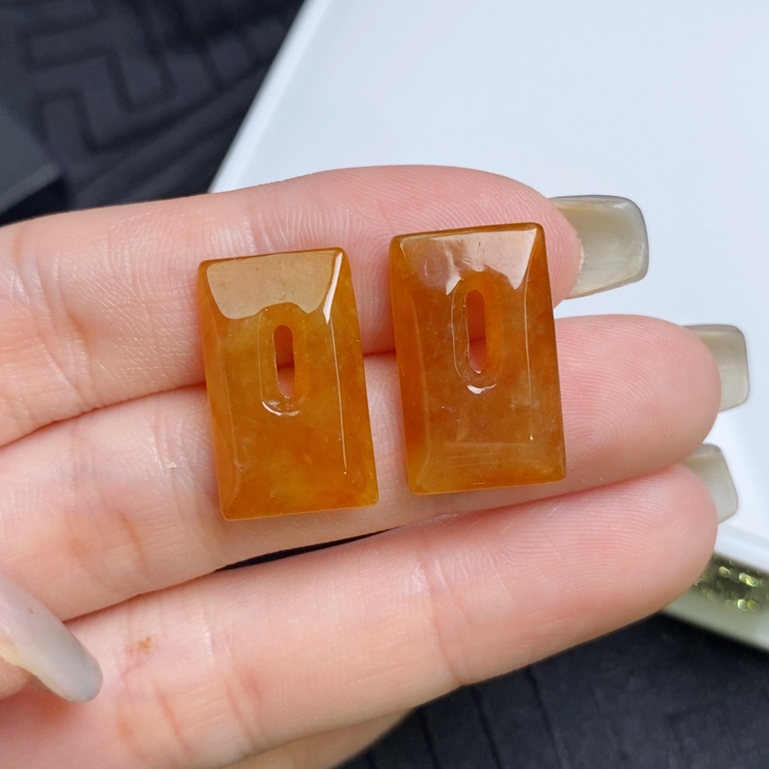 幸****翡翠未镶嵌耳饰红翡方糖