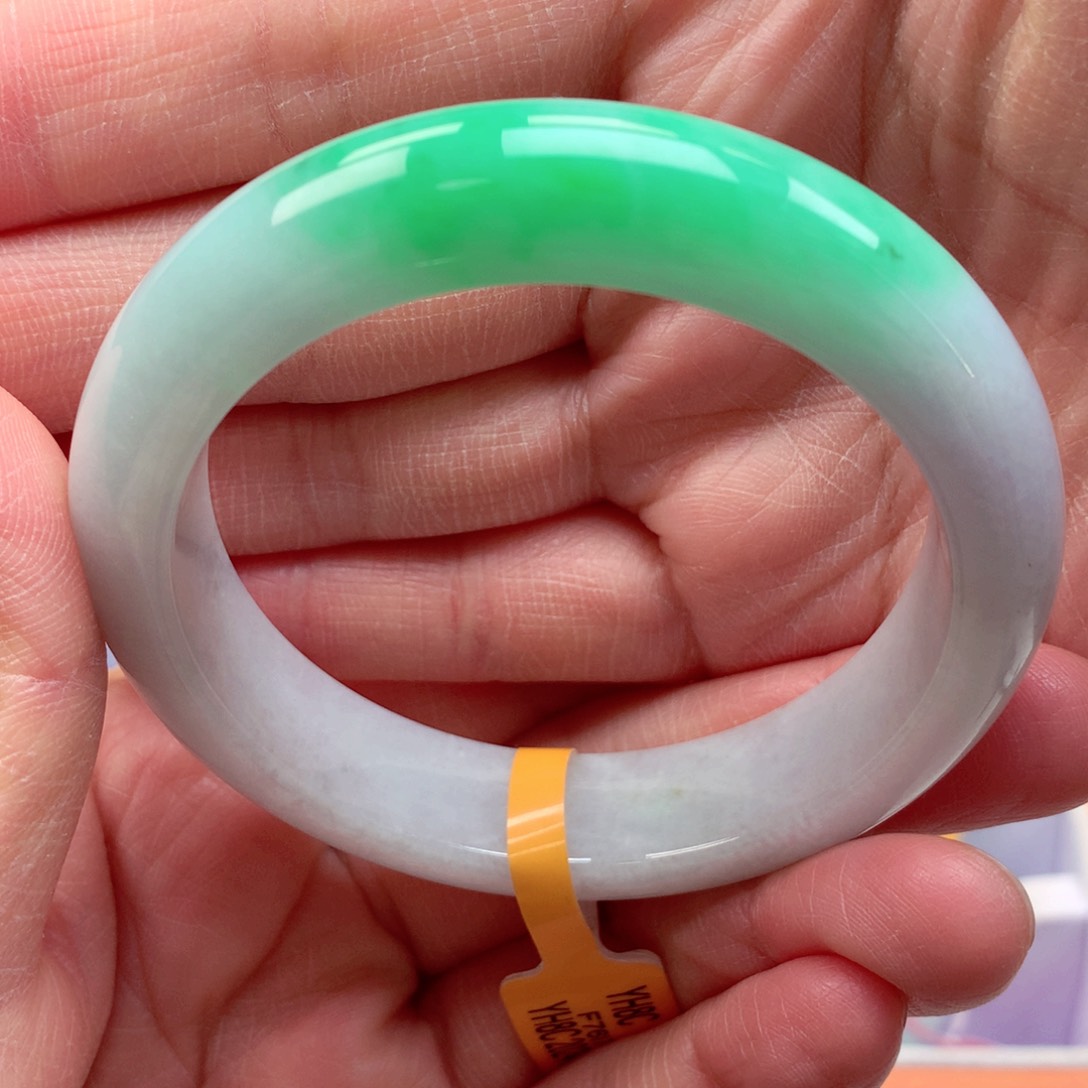 翡翠手镯未镶嵌缅甸翡翠