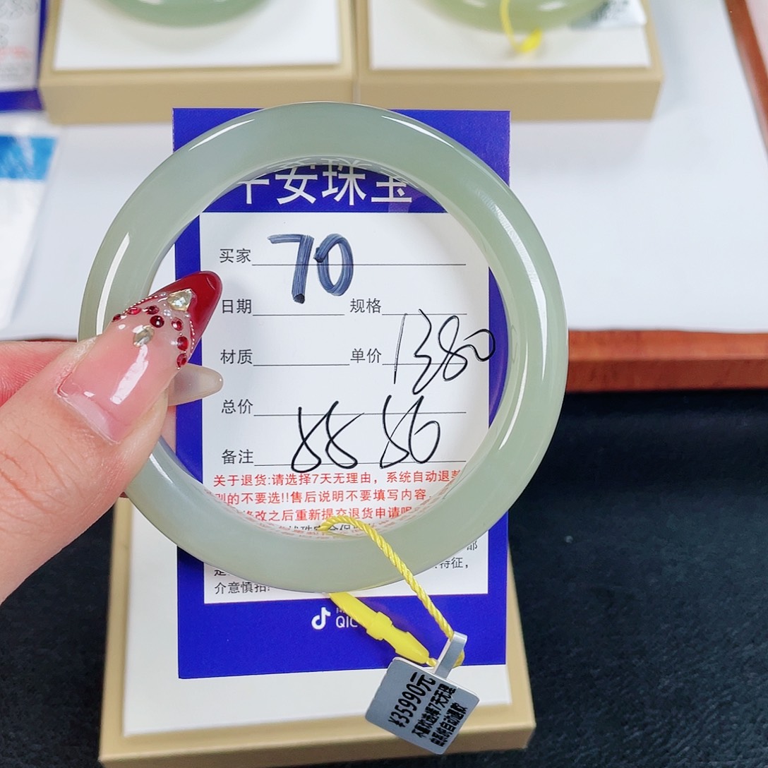 和田玉手镯未镶嵌