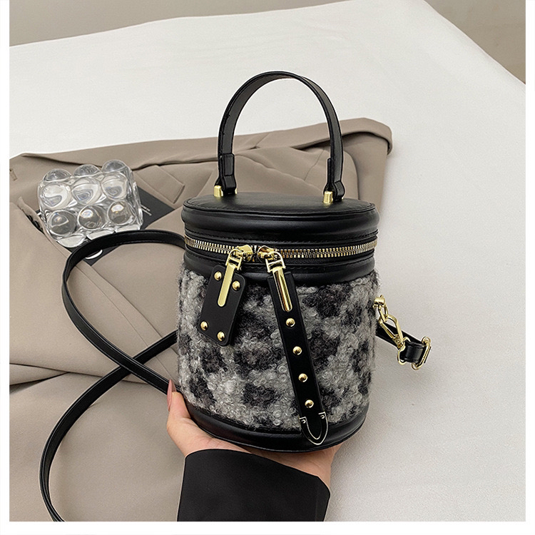 小众设计豹纹包包女式流行手拎包单肩斜挎水桶包