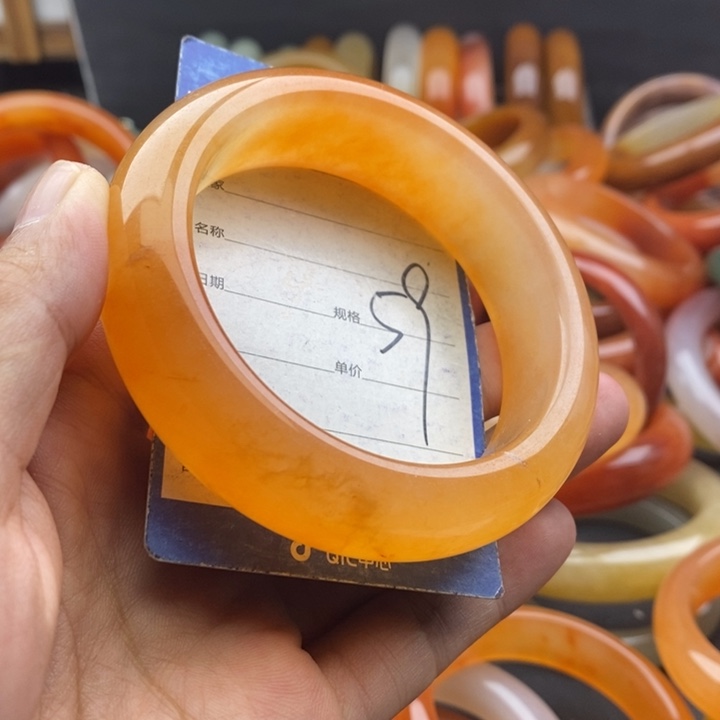 石英质玉手镯未镶嵌