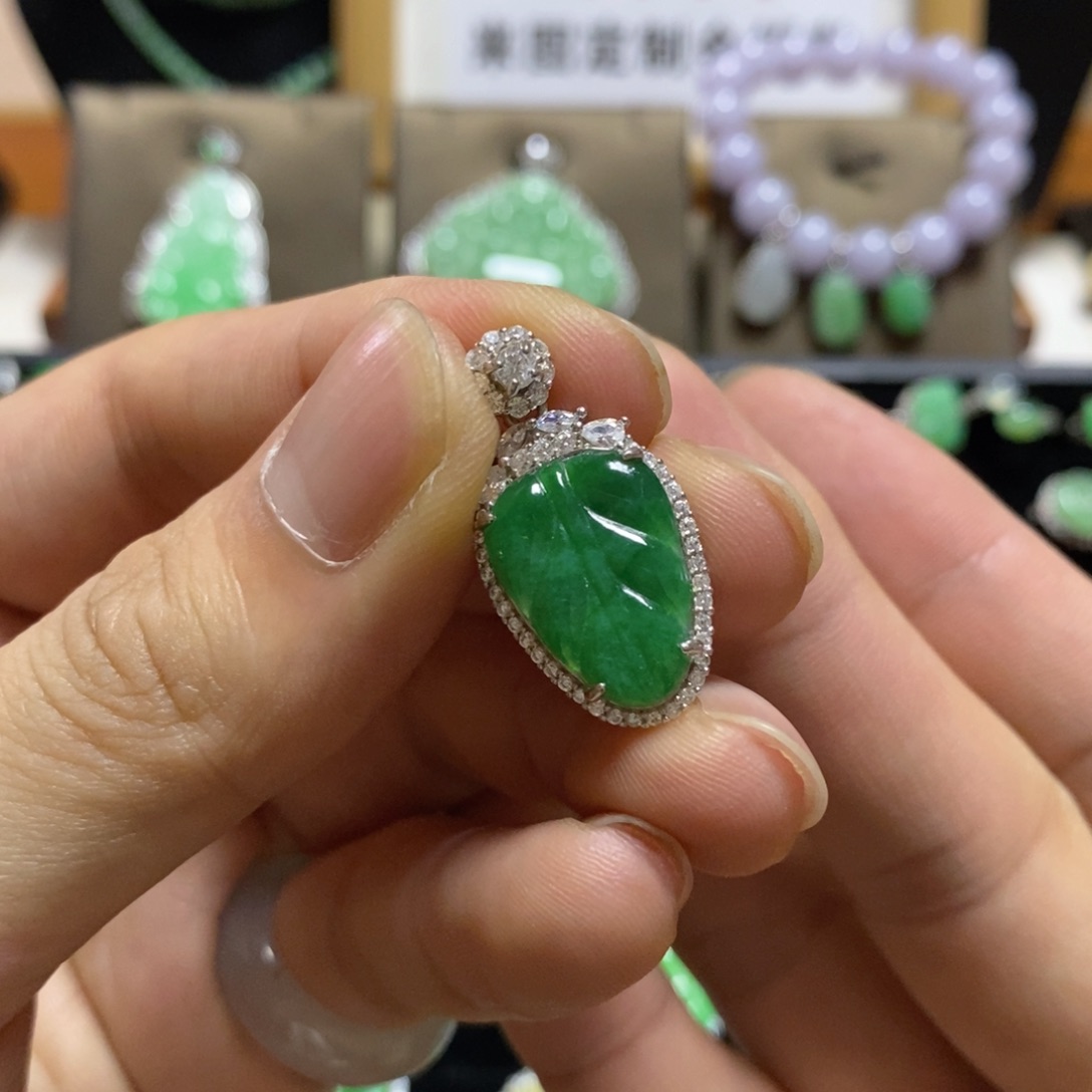 翡翠颈饰银S925镶嵌天然翡翠