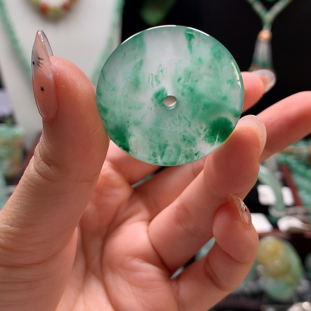 石英质玉未镶嵌吊坠