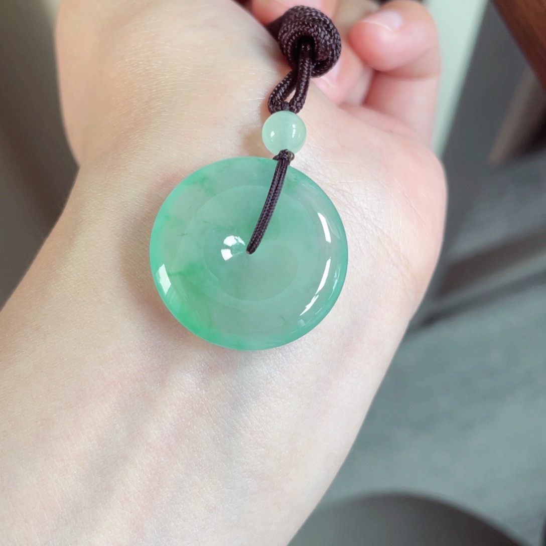 翡翠颈饰未镶嵌您**呆扣子