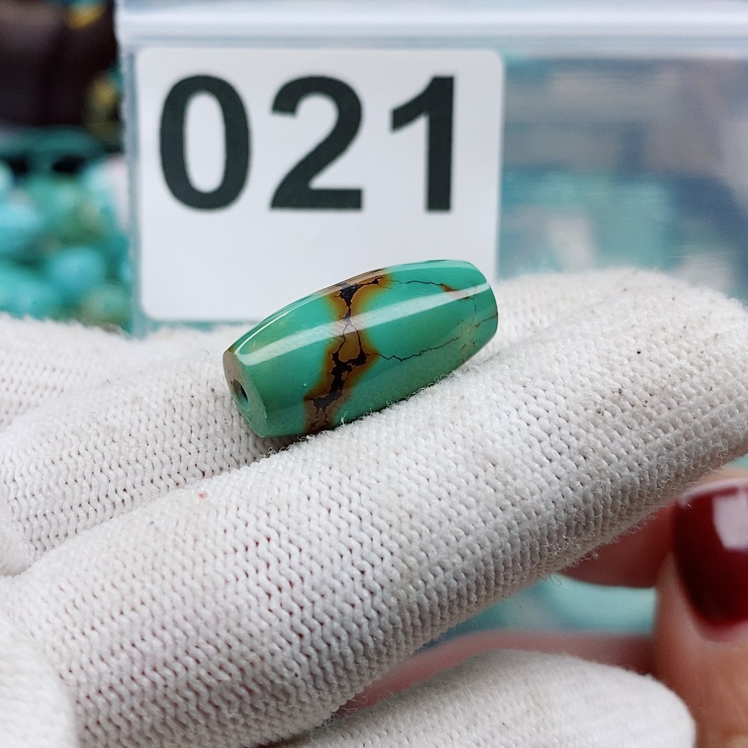 绿松石颈饰未镶嵌