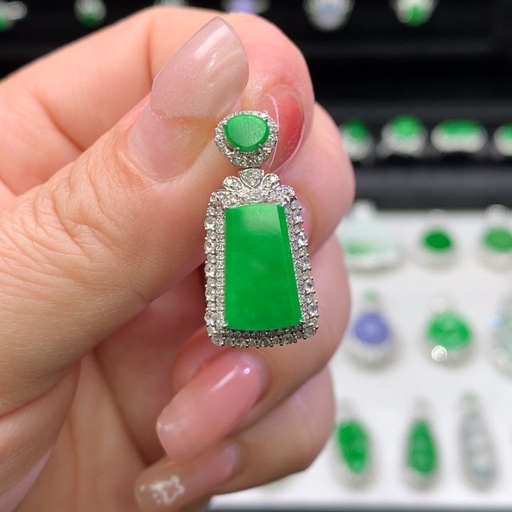 翡翠吊坠(不含链)18K金镶嵌