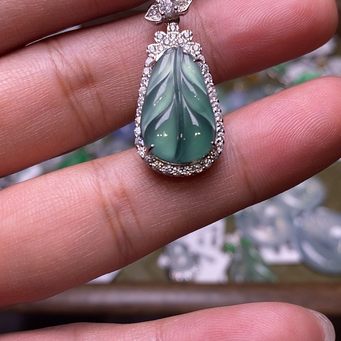翡翠银S925镶嵌颈饰叶子