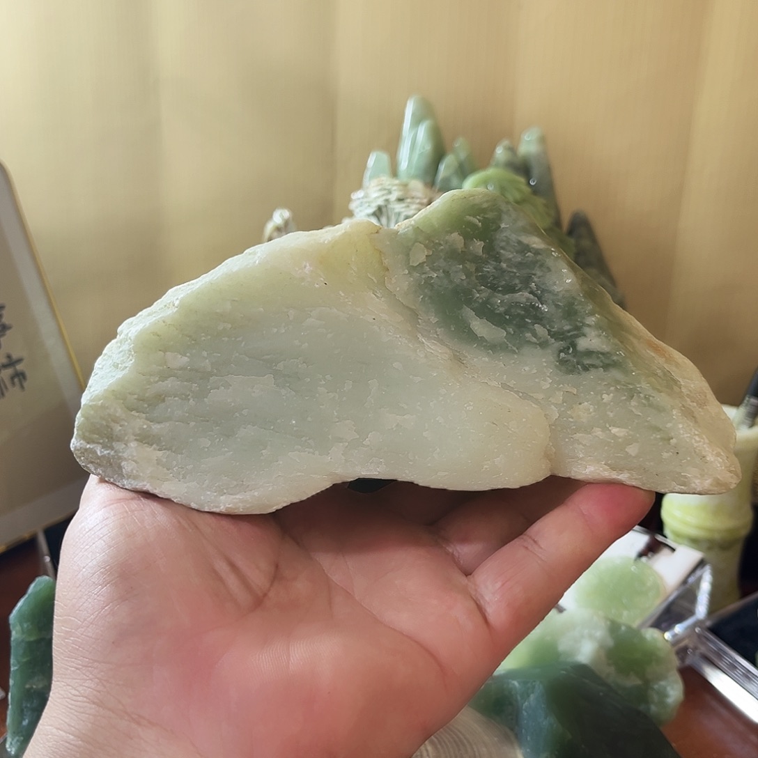 未镶嵌蛇纹石玉珠宝奇石