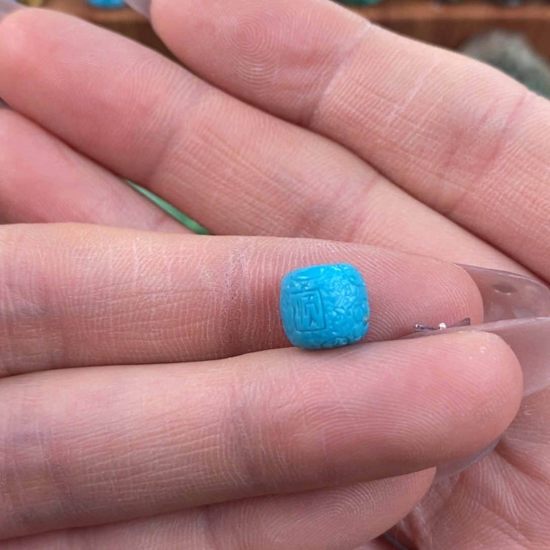 绿松石未镶嵌。扎基篆刻