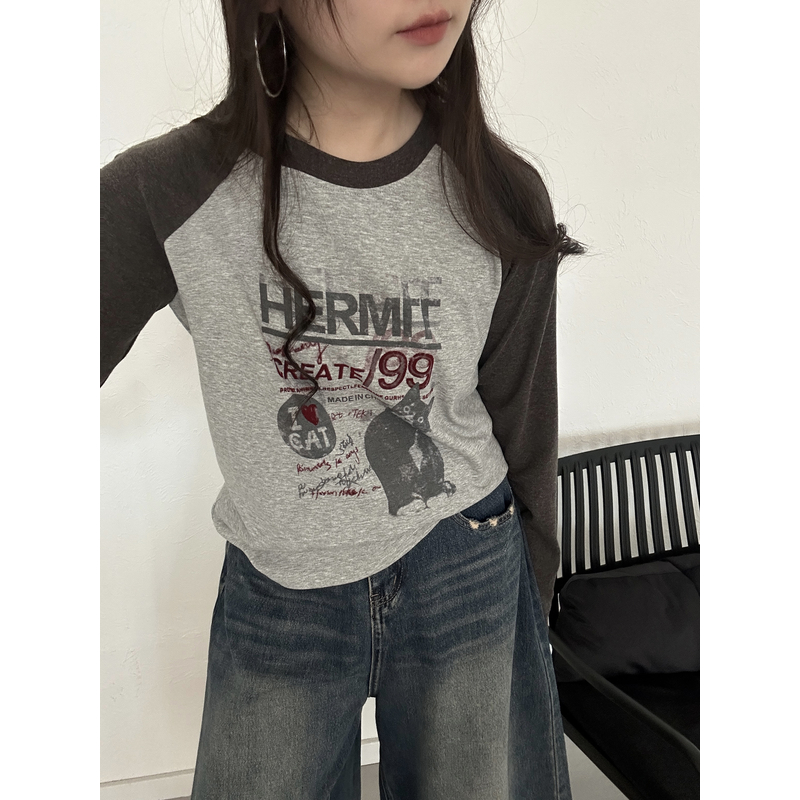 091【冬季新款】胸前字母猫咪数字99插肩袖软糯圆领T恤（0121）