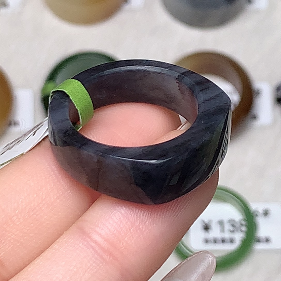 未镶嵌戒指和田玉