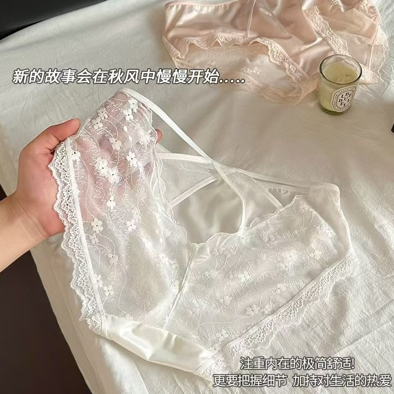 纯欲风蕾丝性感镂空中腰透气女士三角内裤