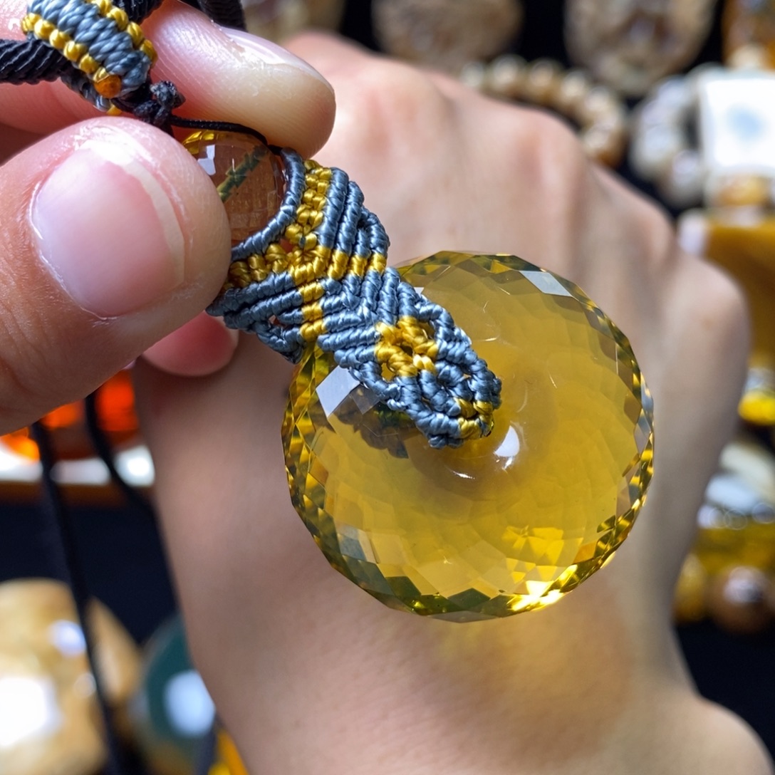 未镶嵌颈饰琥珀10克