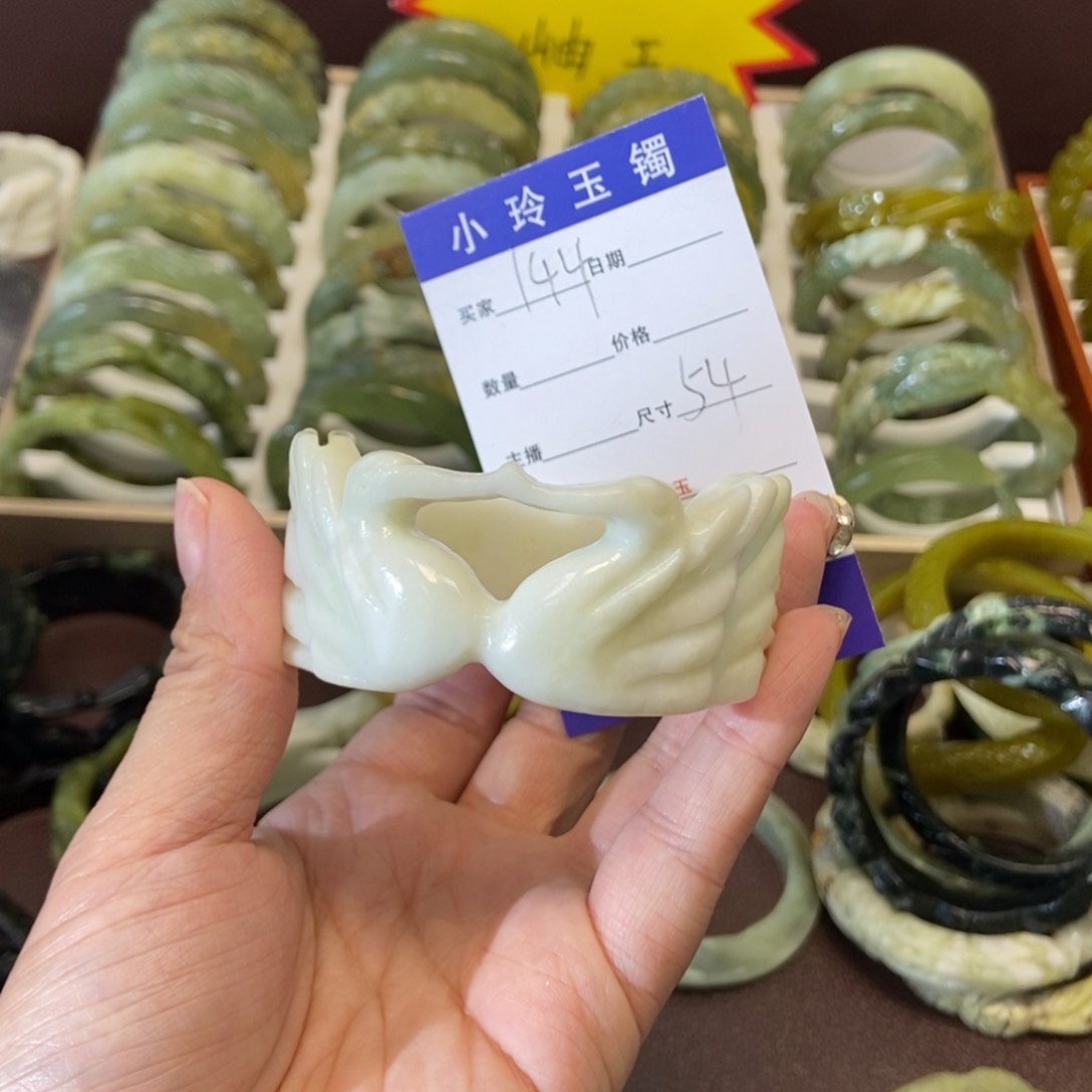蛇纹石玉手镯未镶嵌