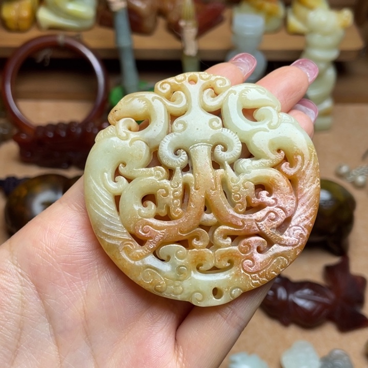 蛇纹石玉未镶嵌颈饰