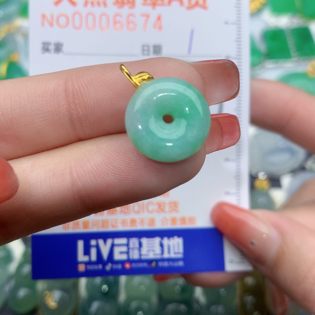 翡翠颈饰18K金镶嵌扣