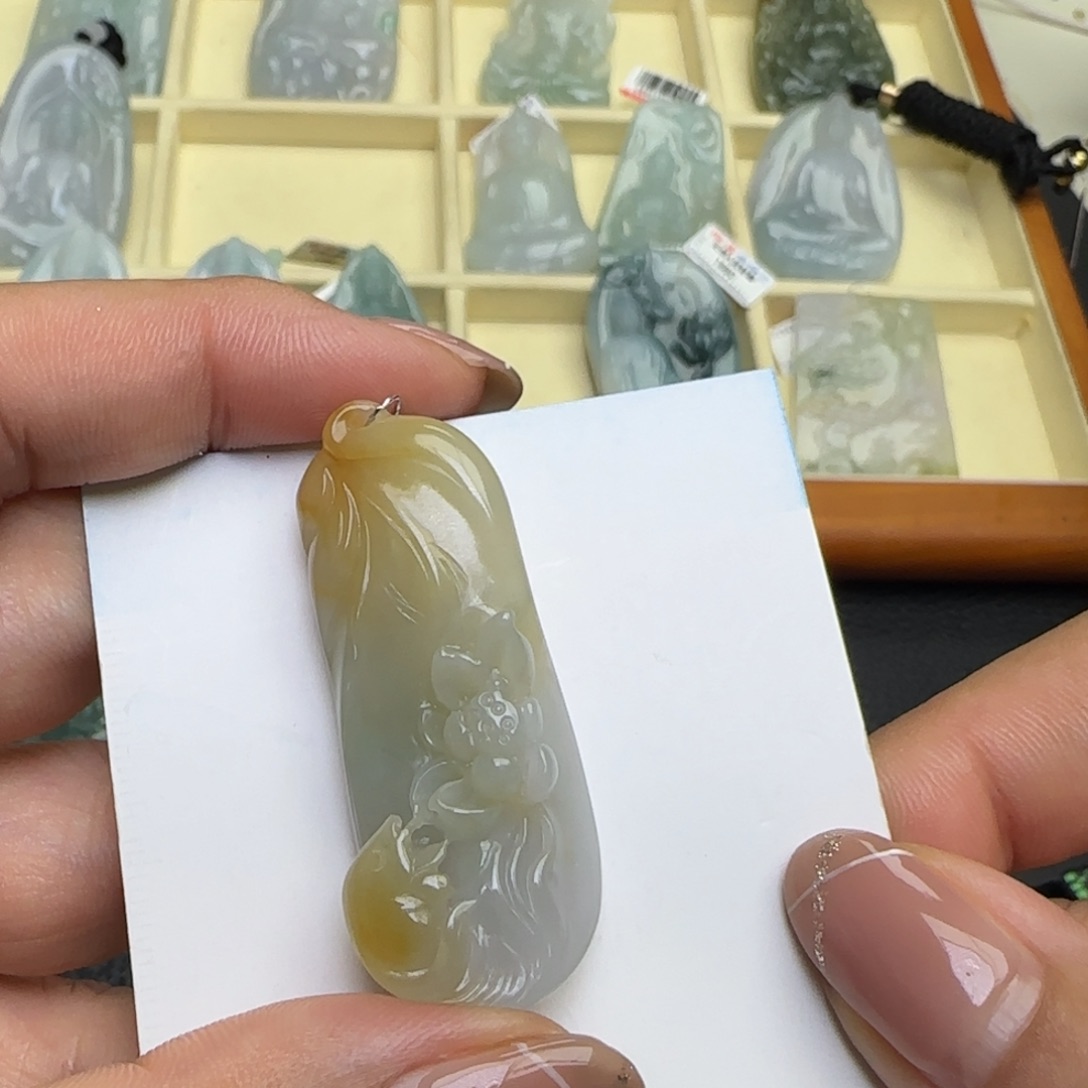 翡翠未镶嵌颈饰  