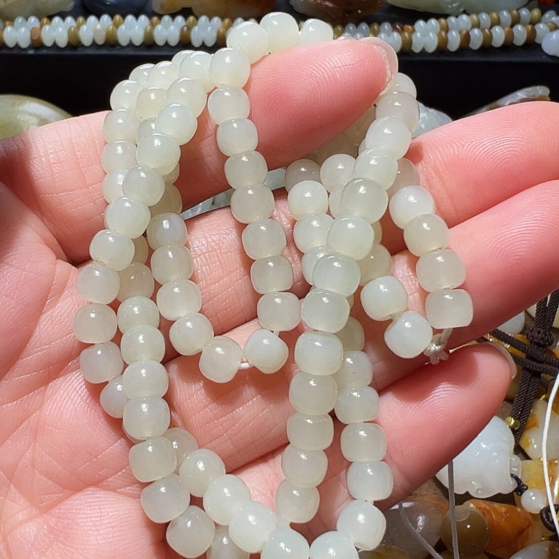 和田玉颈饰未镶嵌