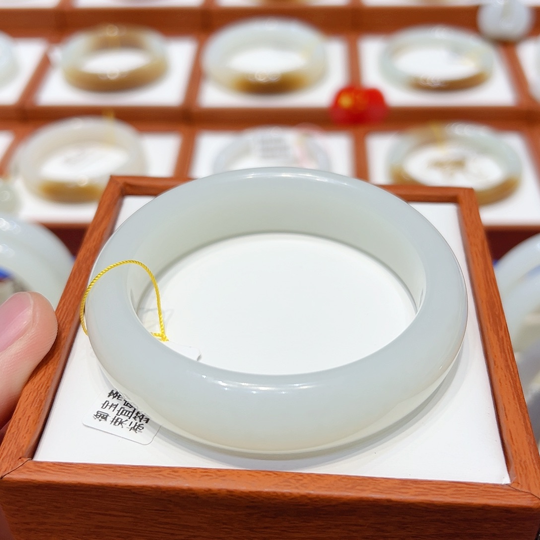 和田玉手镯未镶嵌闲*羊脂白玉