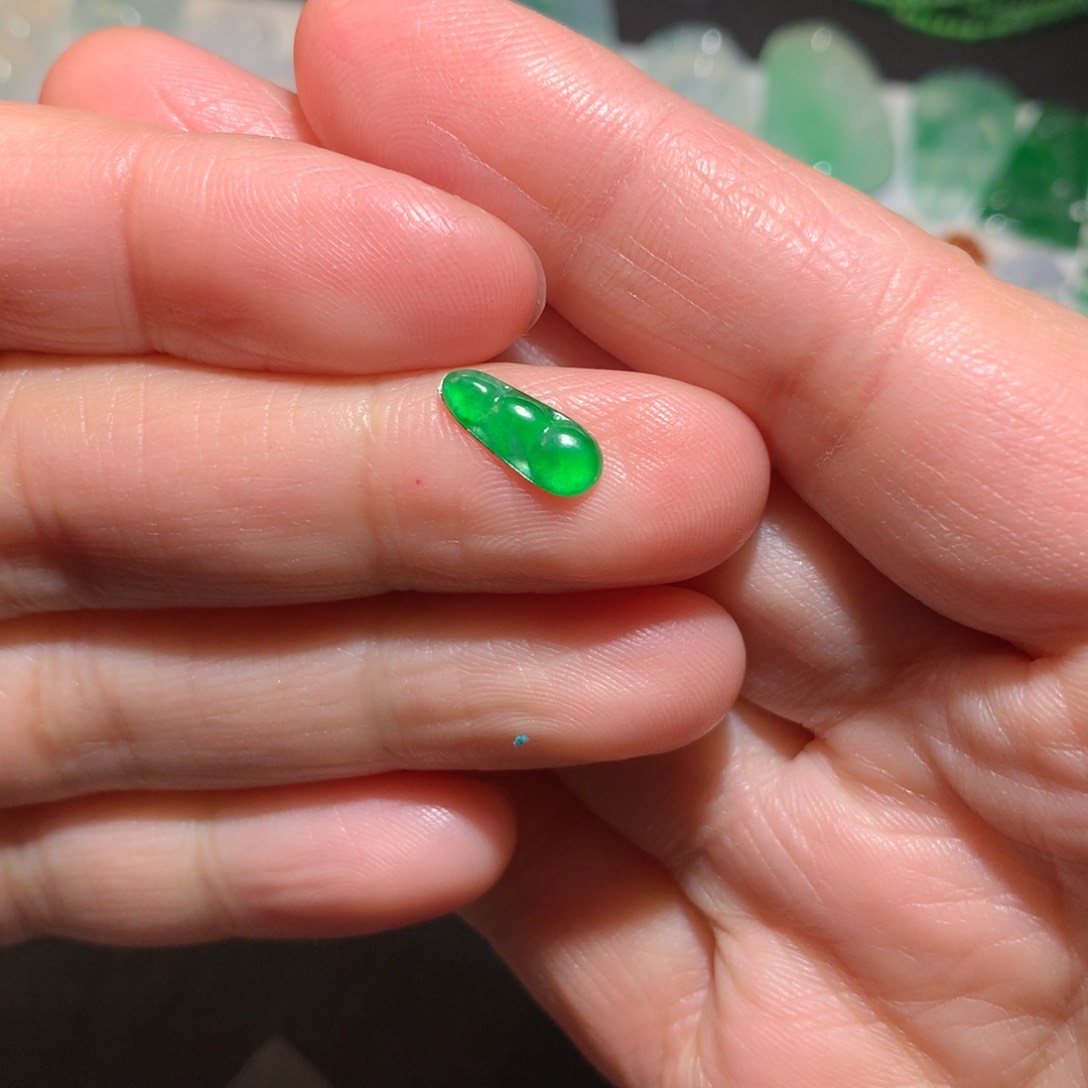 翡翠颈饰未镶嵌安豆子