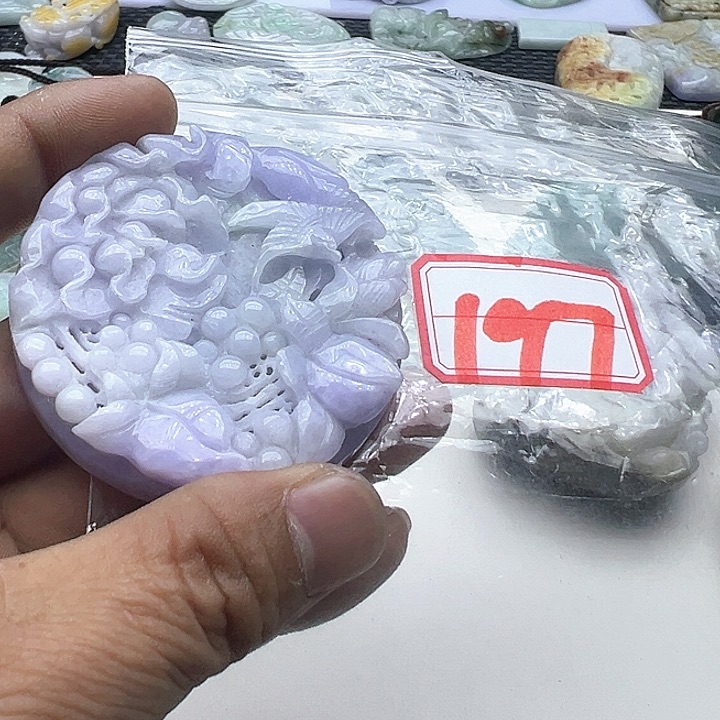 翡翠颈饰未镶嵌林*