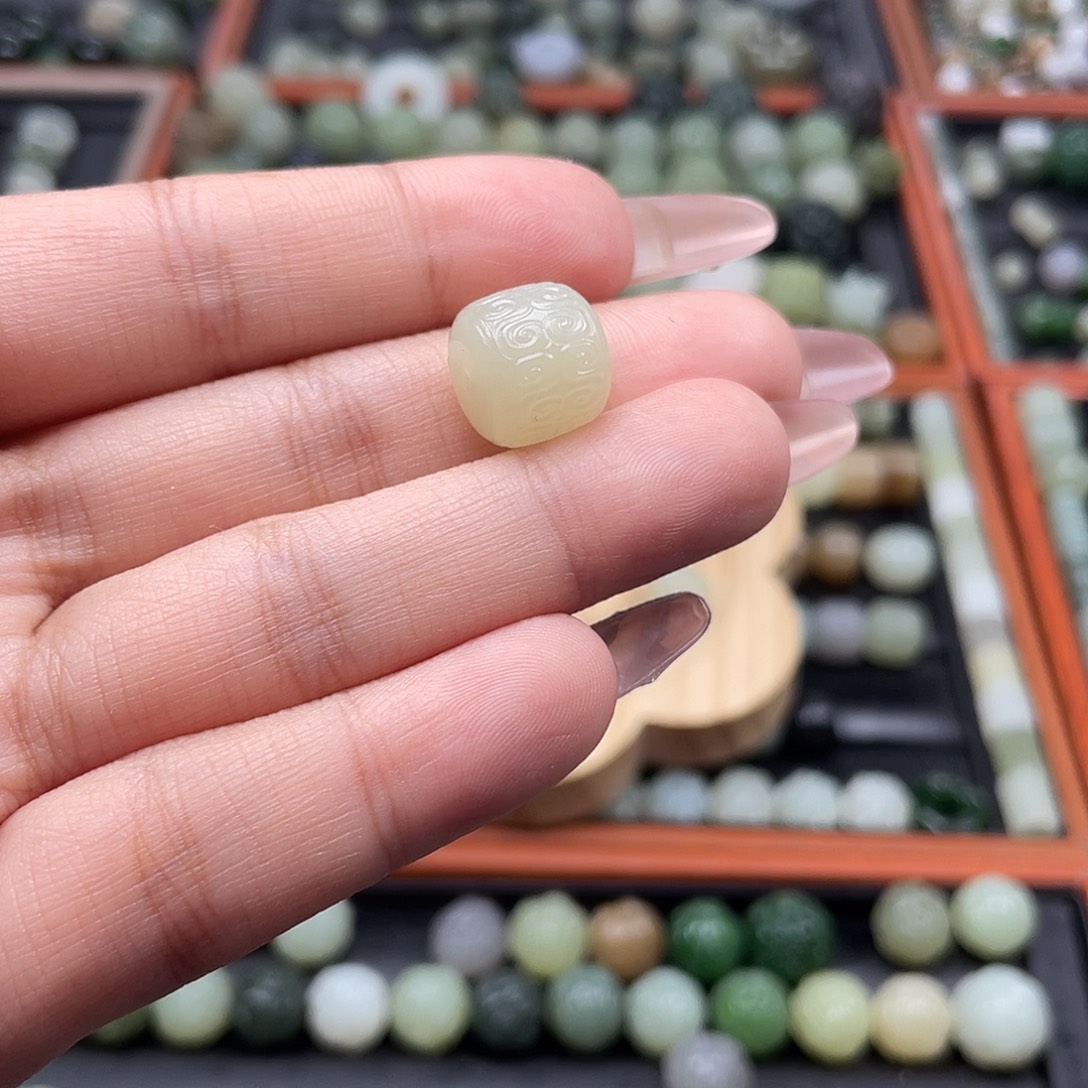 一****和田玉（糖玉）未镶嵌珠宝半成品