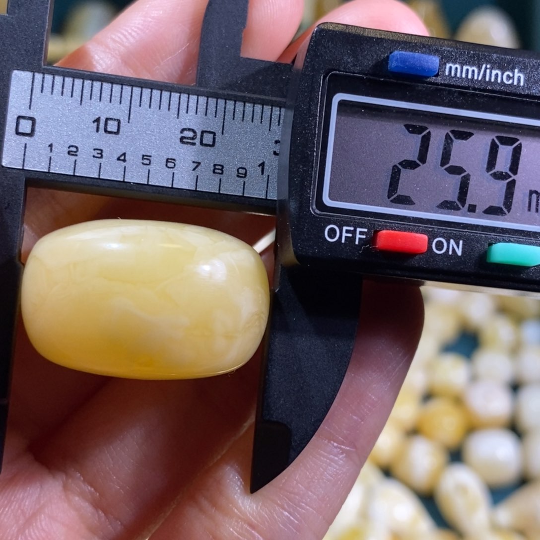 蜜蜡裸石未镶嵌微瑕