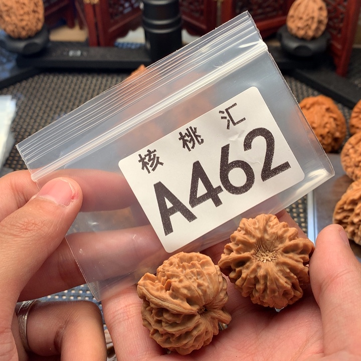 文玩核桃吊坠龙门涧