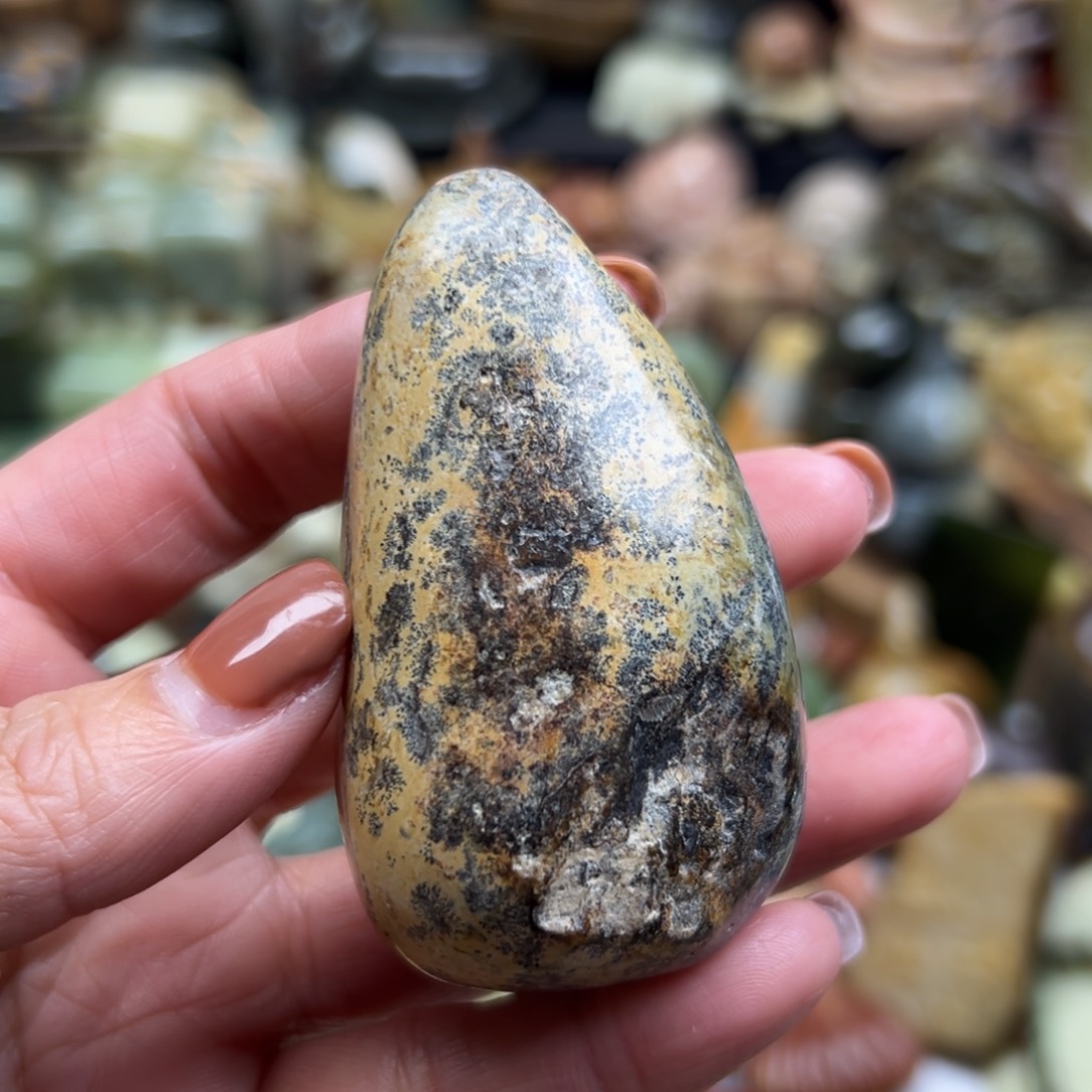 岫岩河磨玉（透闪石质玉）未镶嵌颈饰河磨玉手玩