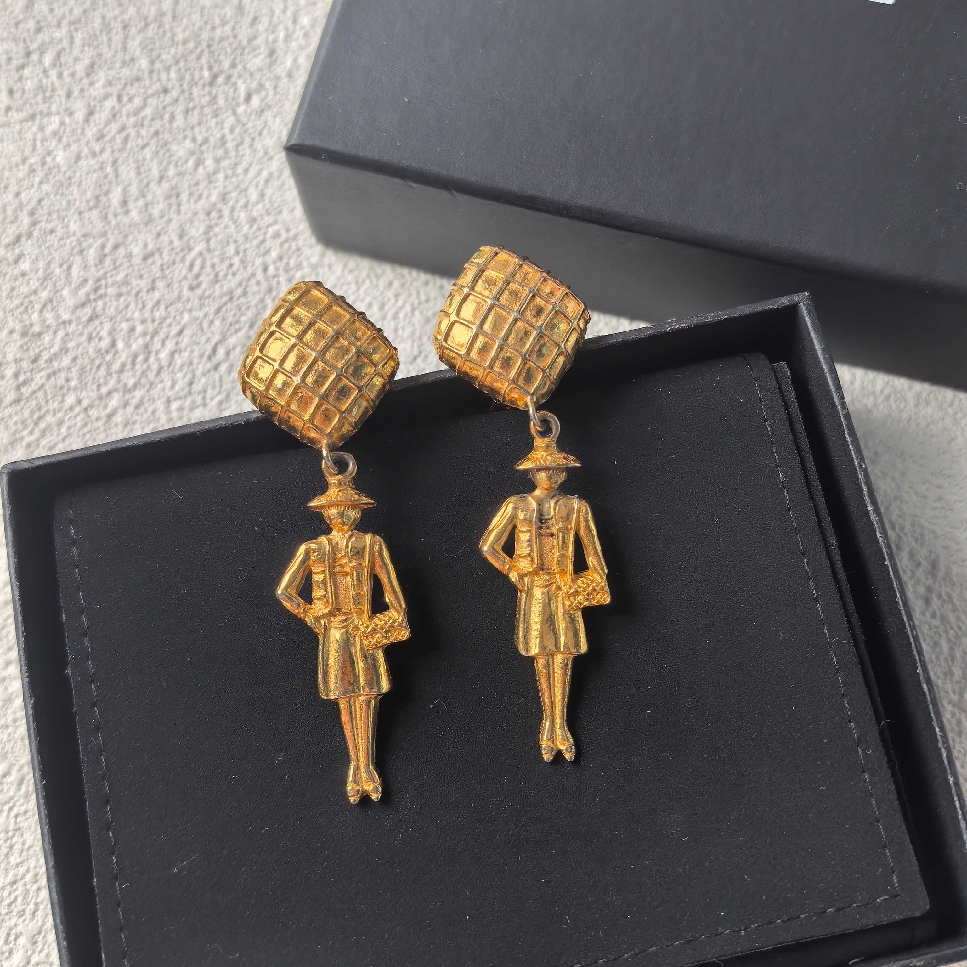 95新 Chanel/香奈儿 泡泡中古Chanel COCO人像吊坠耳夹