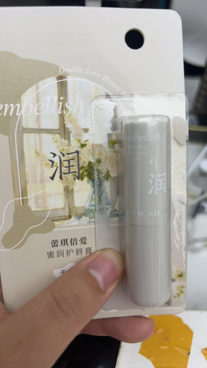 唇膏滋润补水保湿秋冬防干裂去死皮滋养修护持久无色