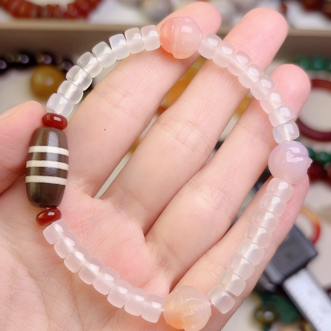 对***居玛瑙/玉髓未镶嵌颈饰