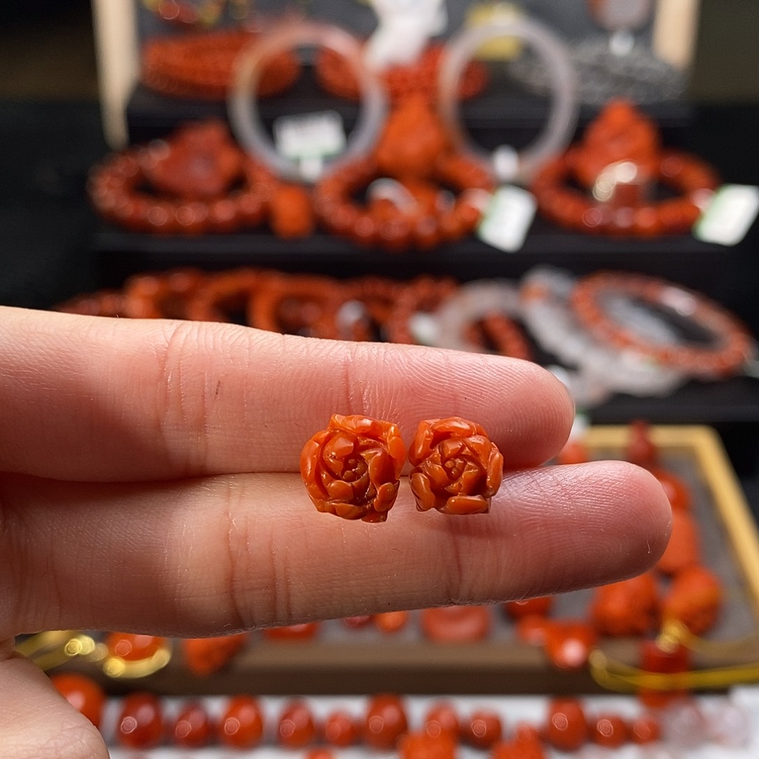 南红玛瑙18K金镶嵌四川凉山花开富贵耳钉