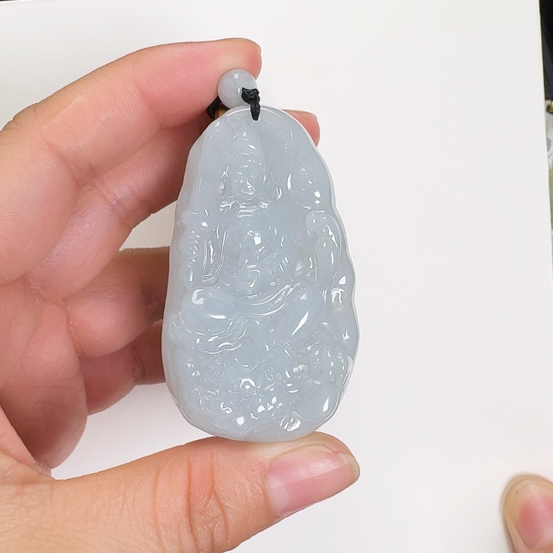 翡翠颈饰未镶嵌小*牛文殊