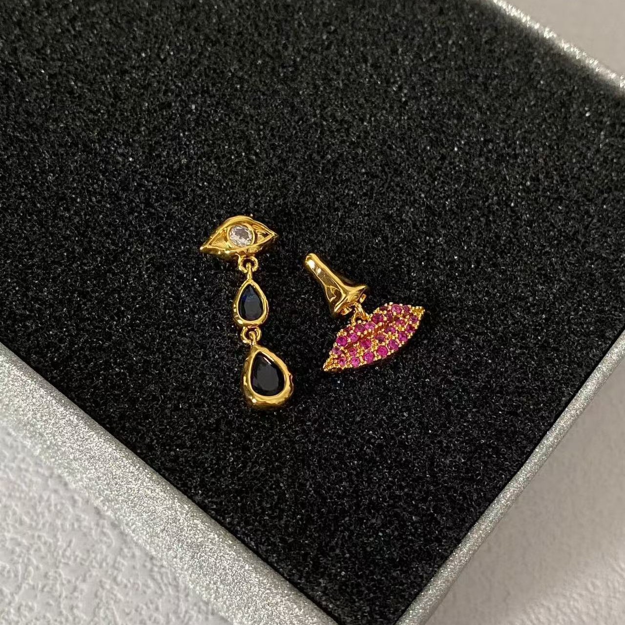 铜合金耳饰 F481金色恶魔之眼嘴唇闪闪耳钉耳饰